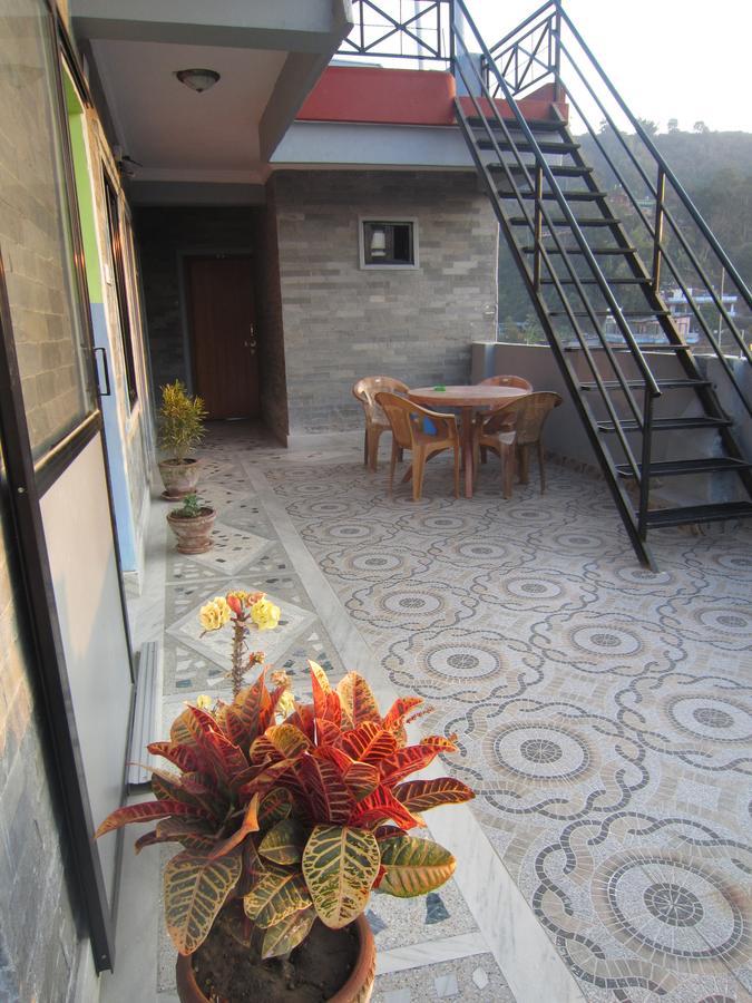 Hotel Sunflower Pokhara Esterno foto